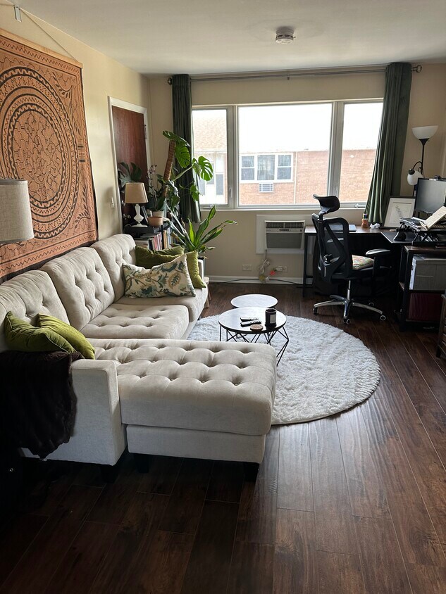 425 S Cass Ave, Westmont, IL 60559 Apartments in Westmont, IL