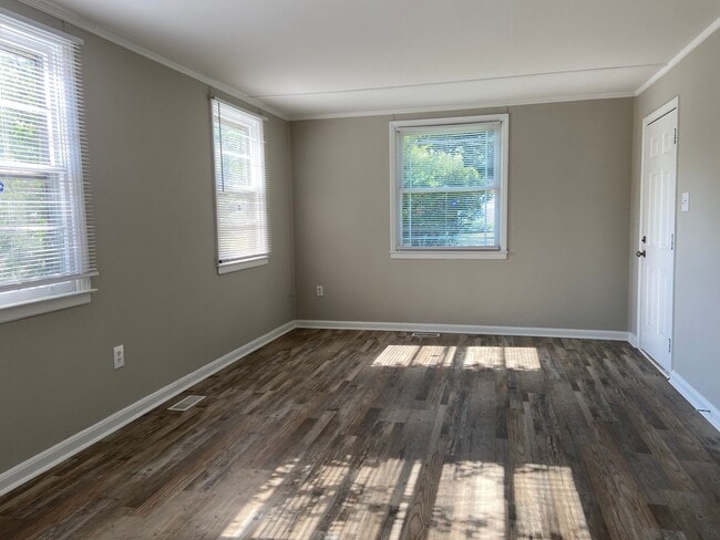 Building Photo - 3 Bedroom, 1 Bathroom House in High Point