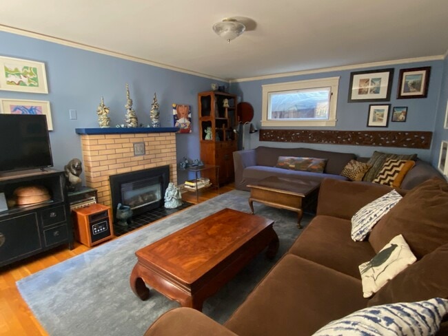 Living room - 120 Magnolia St