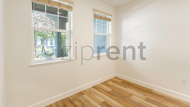 Building Photo - Unit