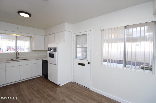 Foto del edificio - 6239 E Butte St