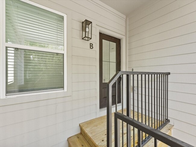 Building Photo - 8101 Venus St