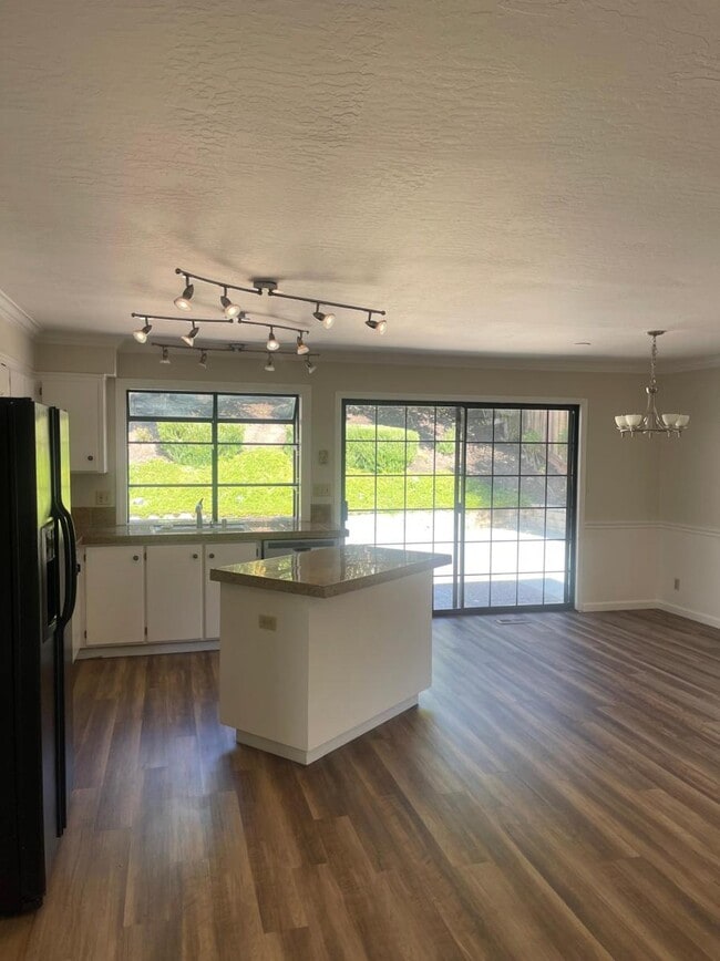 Building Photo - 2462 Wellingham Dr