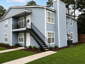 Building Photo - 900 Holly Dr