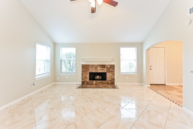 Foto del edificio - 7230 Wimberly Oaks Ln