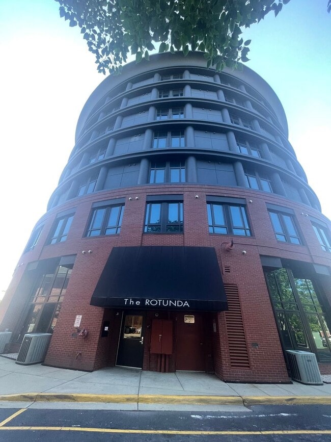 Building Photo - 415 St Pauls Blvd