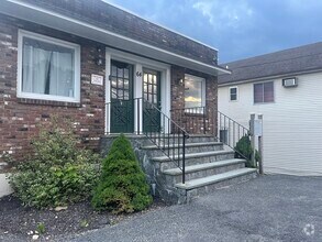 Building Photo - 64 Lake Ave
