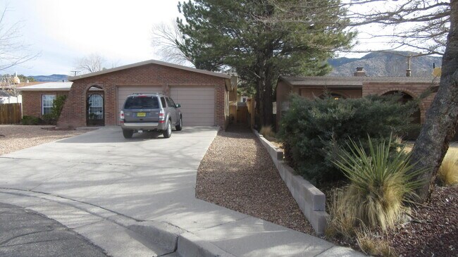 Building Photo - 3828 Valerie Pl NE