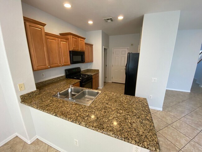 Foto del edificio - 3 bed/2.5 bath home located in North Las Vegas