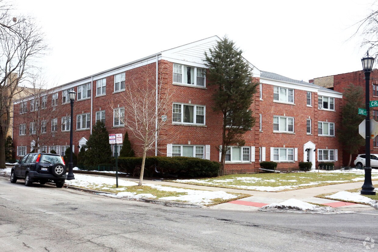 Foto principal - Crain Street and Oak Avenue