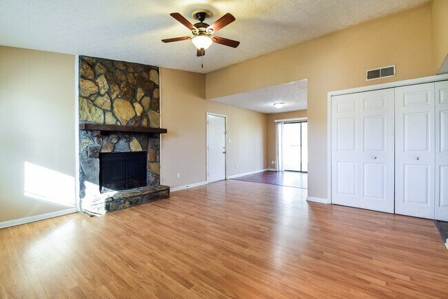 Foto del edificio - 113 Adrian Dr