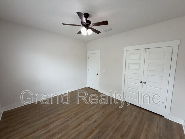 Foto del edificio - 5869 Danbury Blvd