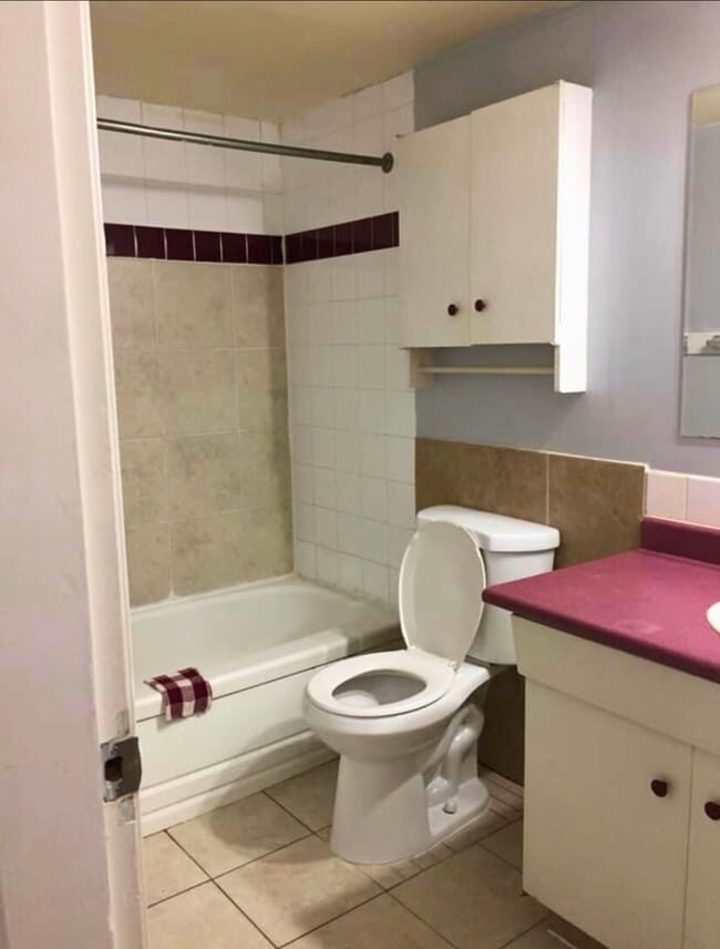 Building Photo - Unit For Rent