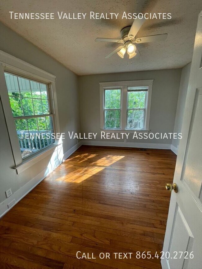 Building Photo - 2649 Parkview Ave