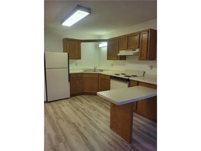 Building Photo - 609 Main St S