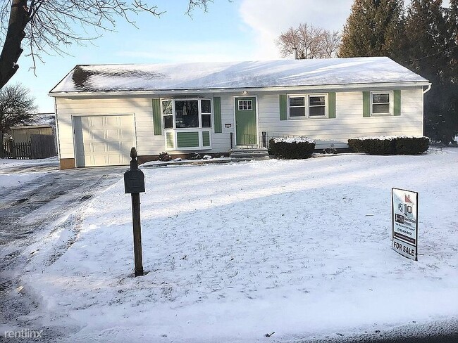 Building Photo - 3 br, 1 bath House - 1 Riverview Ter