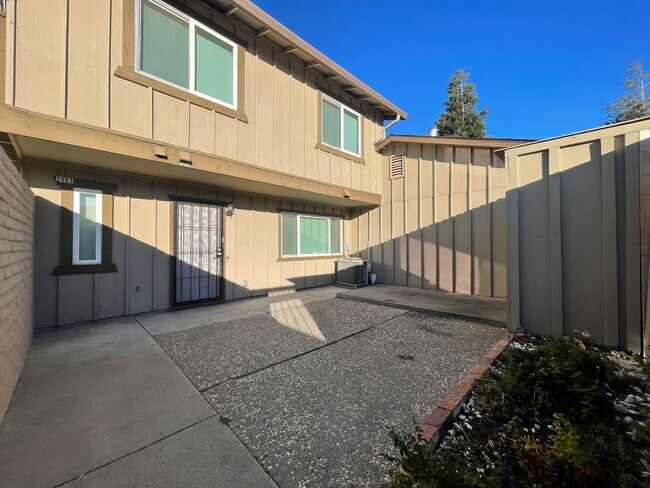 Building Photo - Gorgeous Updated Antioch Condo!