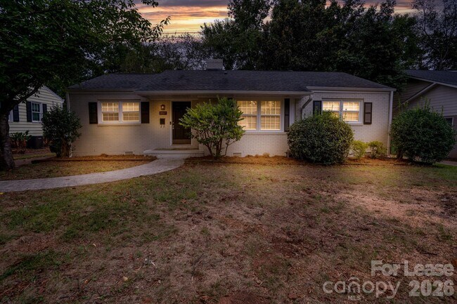 Foto del edificio - 3227 Mayfield Ave