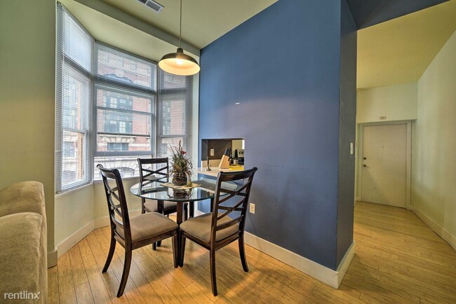 Foto del edificio - 1 br, 1 bath Apartment - 25 Light St # 300