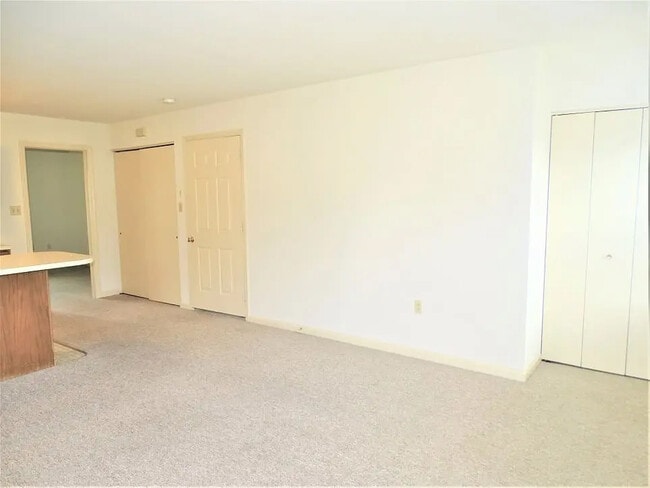 Building Photo - 661 Brunnerville Rd
