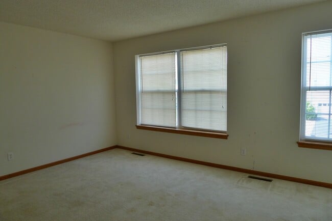 Building Photo - 1690 Liberty Cir