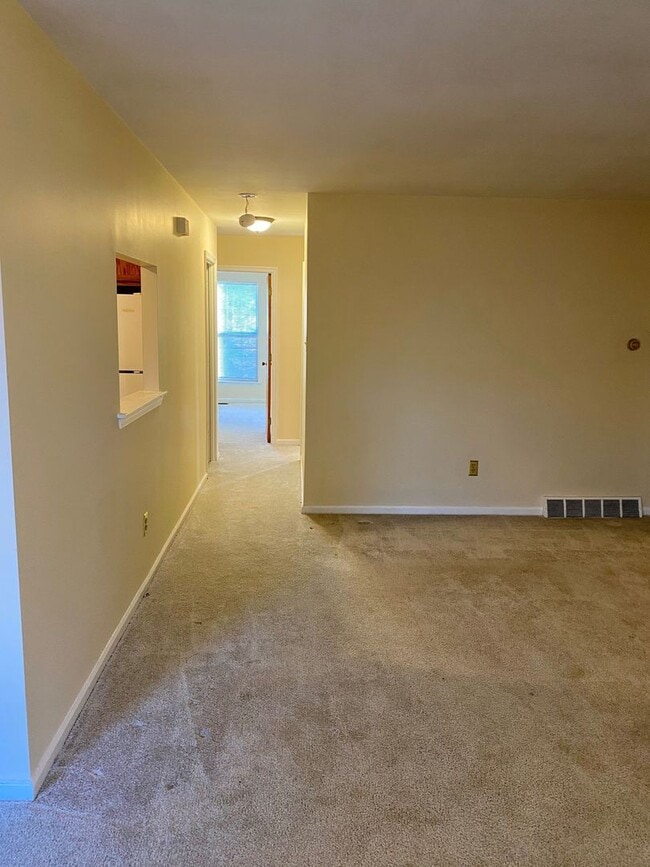 Building Photo - Amazing 2-Bedroom/2-Bathroom Condo with Parking Space in West Chester! Available mid-February!
