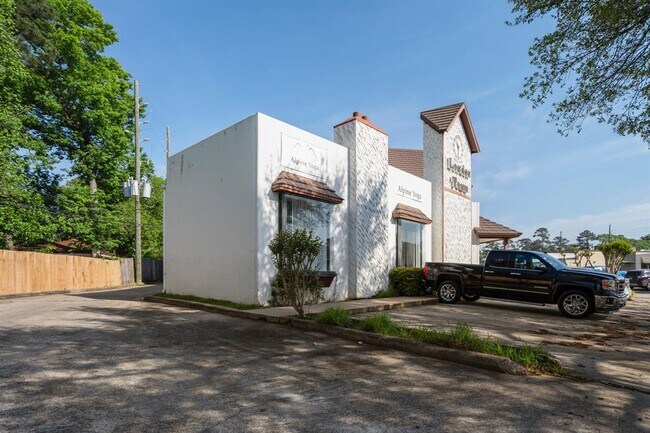 Building Photo - 804 W Dallas St