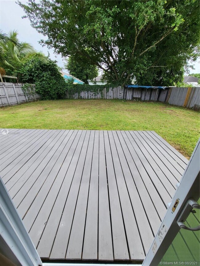 Foto del edificio - 753 SW 8th Terrace