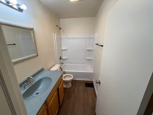 Baño - 307 Gilmore Ave