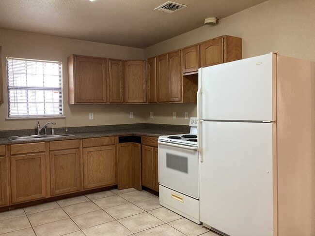 Building Photo - Updated 2 Bedroom Home with Bonus Room and Covered Patio