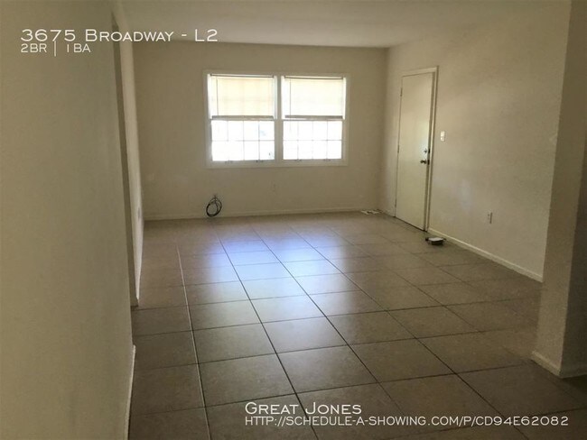 Foto del edificio - JUST REDUCED!!!  AWESOME 1ST FLOOR CONDO!