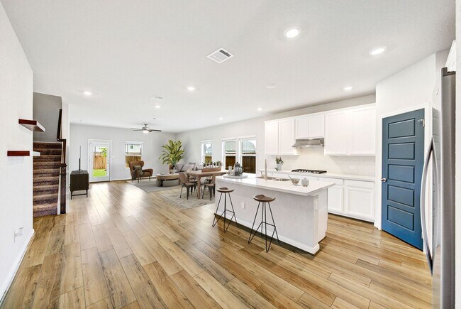 Foto del edificio - Charming Two-Story Home in Serene Cul-de-S...