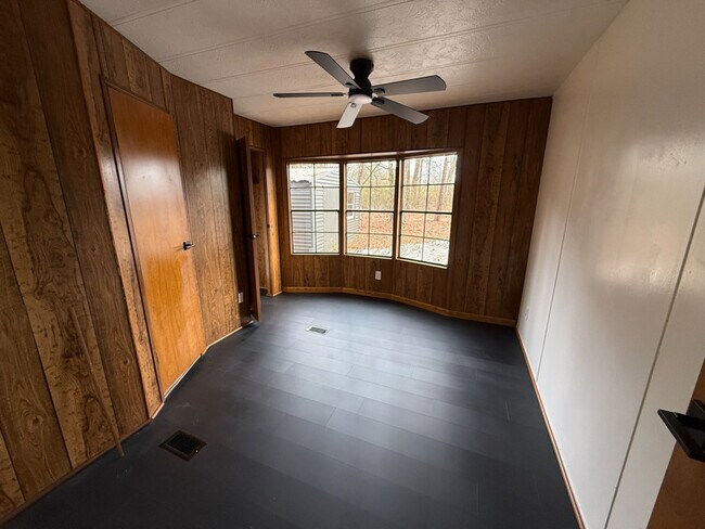 Foto del edificio - 1331 Oak Grove Rd