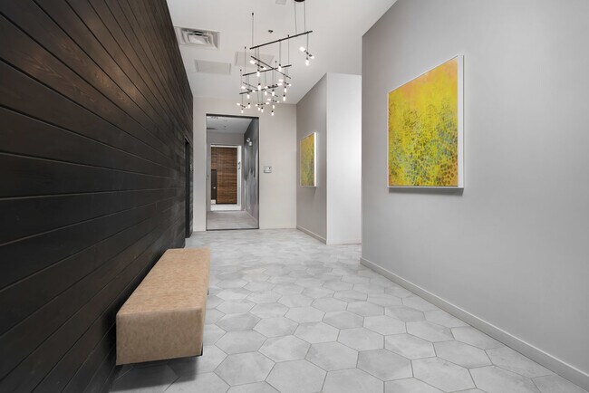 Foto del edificio - 1664 W Division St