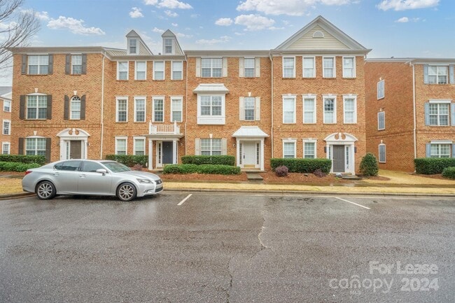Foto del edificio - 14154 Fitzroy Ln