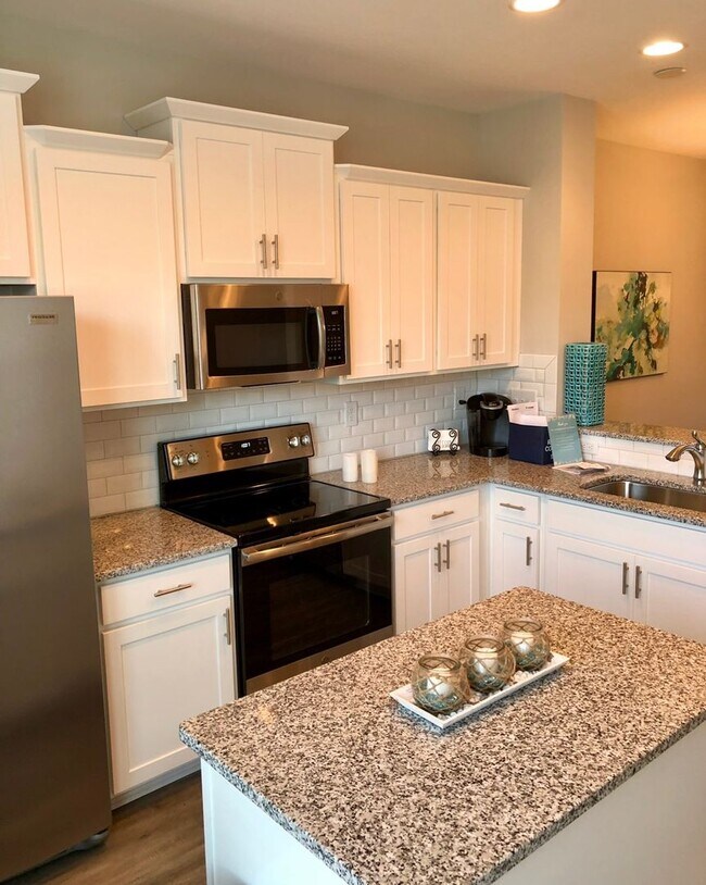 Foto del edificio - Spacious 2BR Townhome in Mooresville with ...