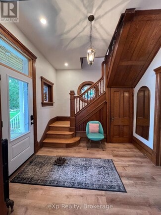 Building Photo - 703 Frank St