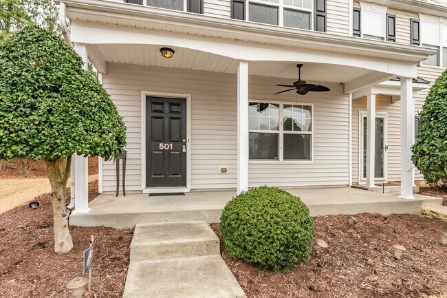 Building Photo - Available Now! 3 Bed, 2.5 Ba End-Unit Townhome - Pet Friendly!