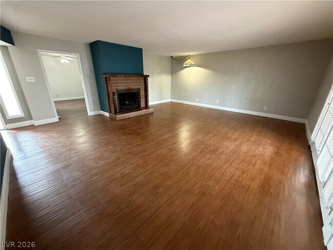 Foto del edificio - 1516 Houssels Ave