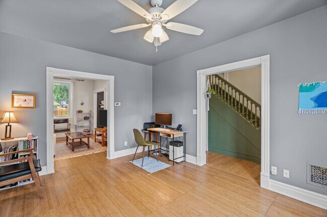 Foto del edificio - Tower Grove East Charmer, 2BD/1BA with Original Character