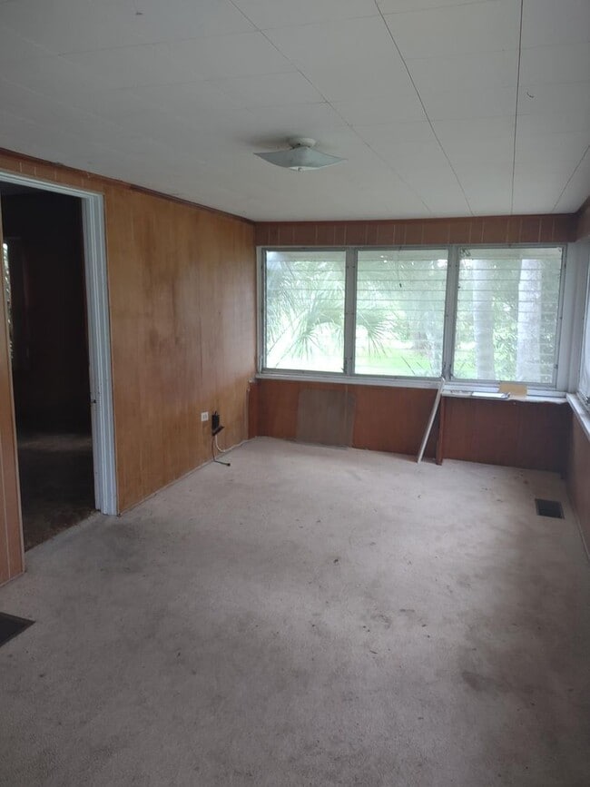 Building Photo - House for Rent