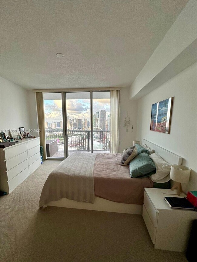 Building Photo - 1750 N Bayshore Dr