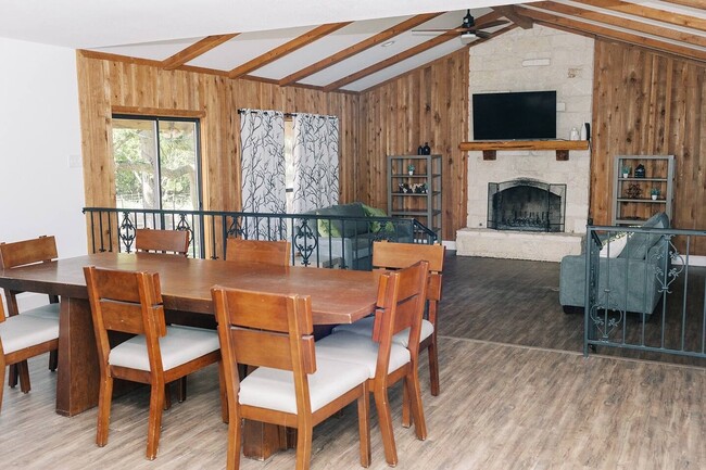 Building Photo - 10610 Lyckman Ln