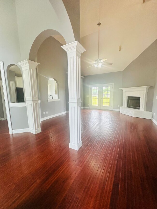 Building Photo - 709 Loudon Hill Dr