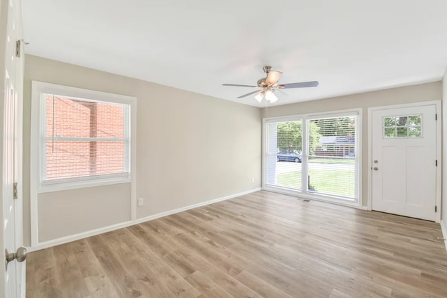 Building Photo - 2028 Syracuse Dr