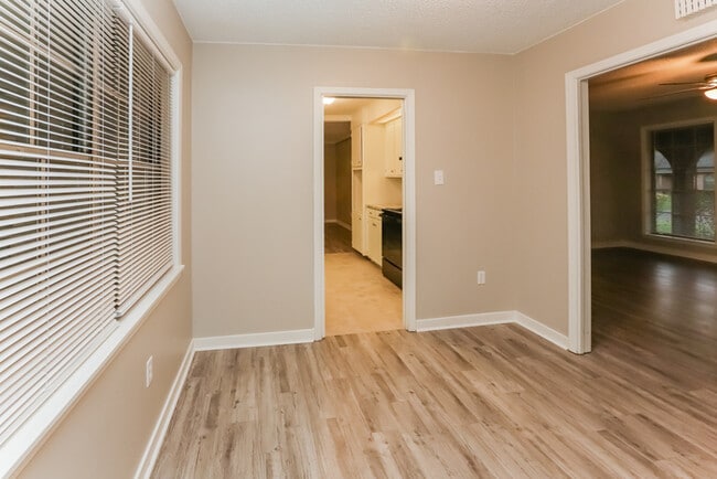 Building Photo - 150 Van Doren Dr