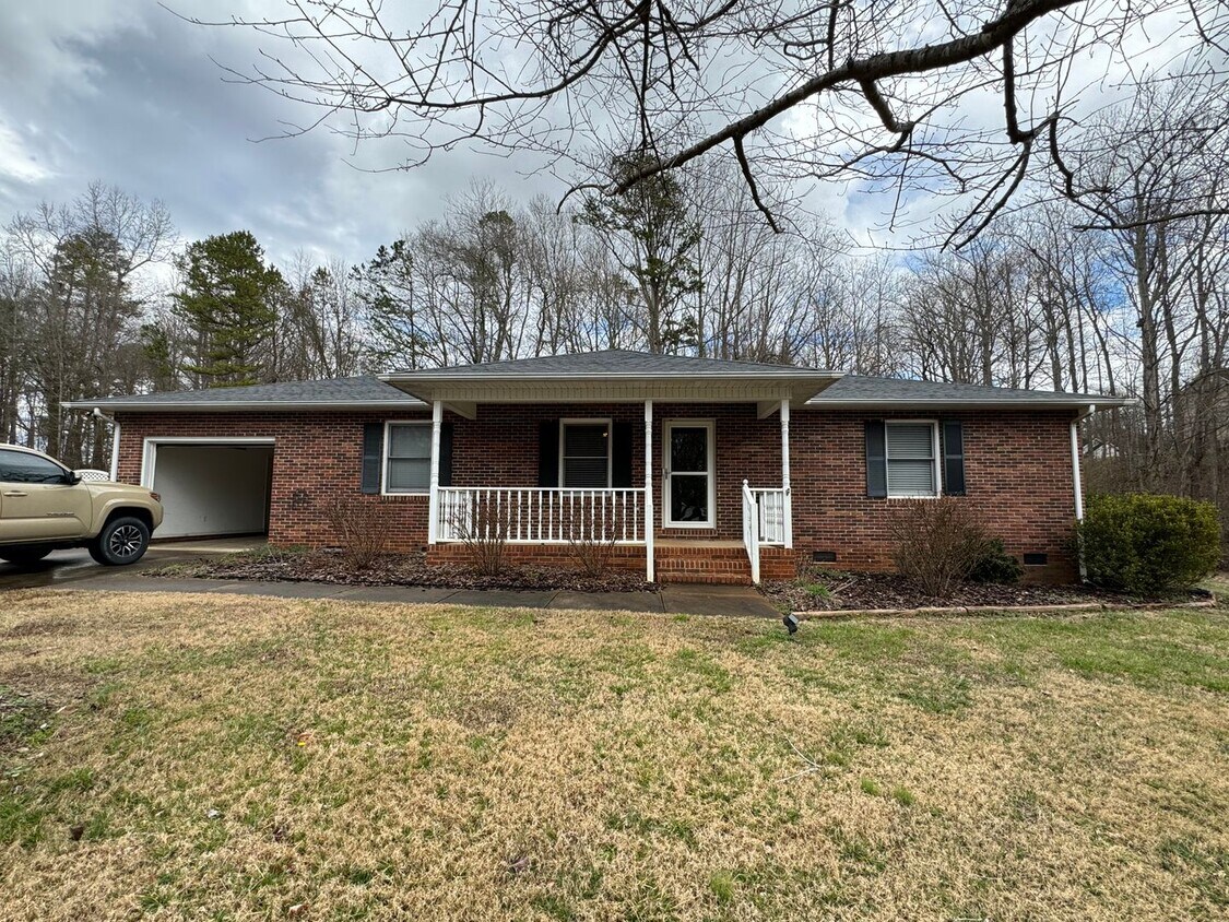 Primary Photo - 4/2 in Boiling Springs, NC near GWU