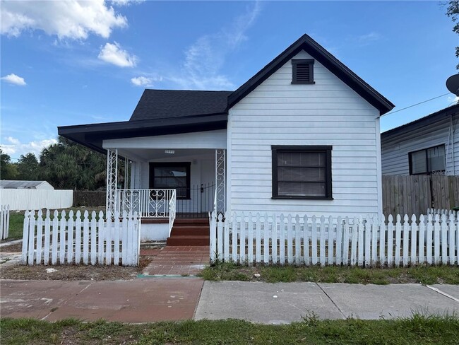 Photo - 2116 W Pine St House