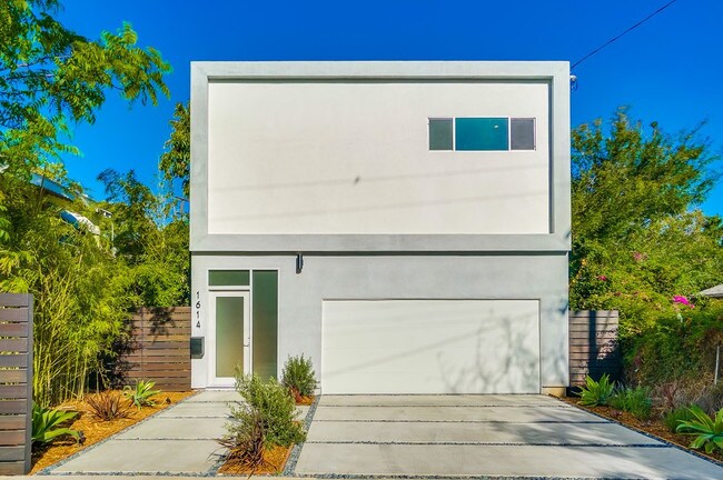 Building Photo - McCollum place
