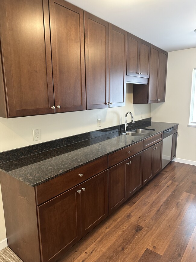 Building Photo - 252 Terraplane Dr SE